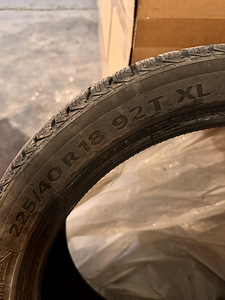 Talverehvid 225/40R18 Continental VikingContact 7 92 T XL (2 foto / 3)