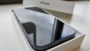 iPhone 15 Pro 256 Гб (3 фото из 4)