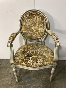 Кресло в стиле Кустави