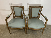 2 старинных кресла в стиле Кустави.