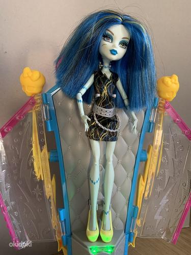 Monster High Frankie Stein + Recharge Chamber (foto #1)