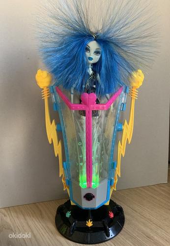 Monster High Frankie Stein + Recharge Chamber (foto #2)