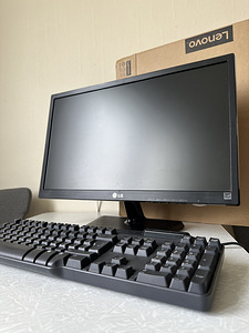 Монитор LG Flatron E2242T (1 фото из 4)