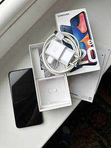 Telefon Samsung Galaxy A20e (5 foto / 5)