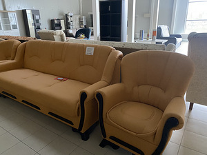 Кожаный диван (2 фото из 5)