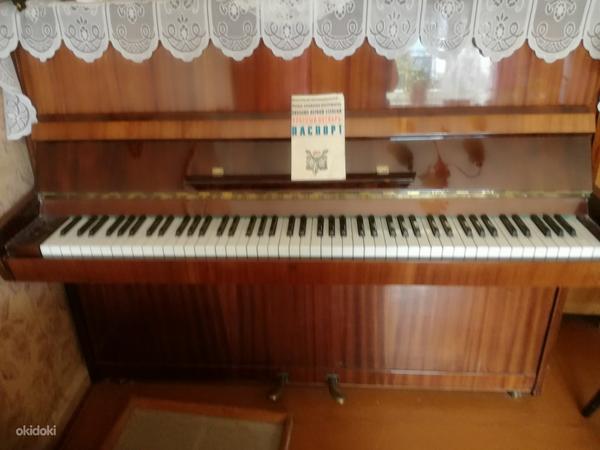 Пианино Красный Октябрь произ. г. Ленинград (фото #1)