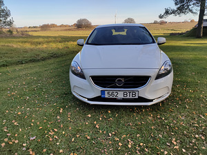 Volvo V40 Momentum D2 (5 foto / 12)