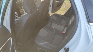 Volvo V40 Momentum D2 (7 foto / 12)