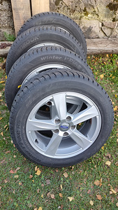 Volvo V40 Momentum D2 (11 foto / 12)