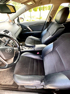 Toyota avensis 2012 LPG (7 foto / 10)