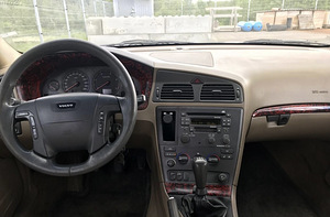 Volvo V70 manuaal 120kw (5 foto / 9)