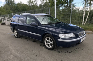 Volvo V70 manuaal 120kw (2 foto / 9)