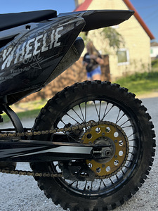 Suzuki RMZ 450 2016a (6 foto / 8)