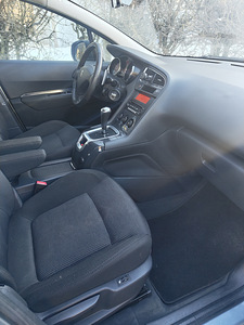 Peugeot 5008 (2 foto / 12)