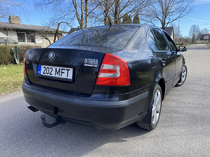 Skoda Oktavia (6 foto / 13)
