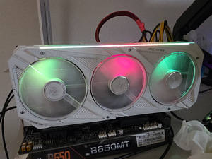 ASUS RTX 3090 24GB WHITE OC (4 foto / 5)