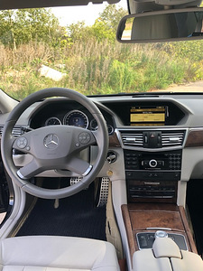 Mercedes benz E300 (6 фото из 7)