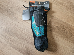 Jalgpalli säärekalgpalli säärekaitsmed Nike Protegga Flex S (1 foto / 6)
