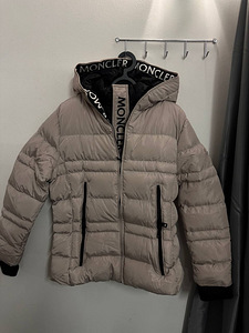 Куртки (2 фото из 4)