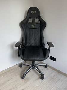 Razer игровое кресло (1 фото из 4)
