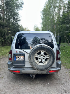 Mitsubishi Pajero (5 foto / 7)