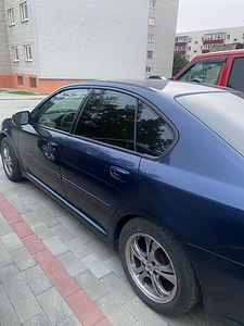 Subaru Legacy 2005 (5 фото из 6)