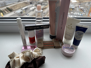 Новый набор косметики (Anastasia Beverly Hills, Korres и др) (2 фото из 3)