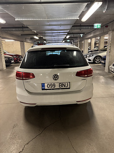 Volkswagen Passat B8 2015 1.4 (2 foto / 12)