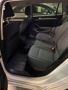 Volkswagen Passat B8 2015 1.4 (12 foto / 12)