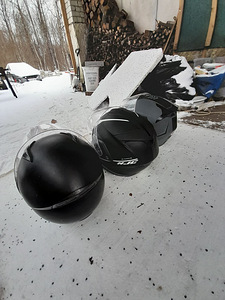 Moto kiivrid ja kindad (3 foto / 6)