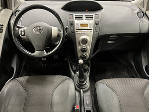 Toyota Yaris T-Sport (9 foto / 9)