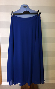 Длинная синяя юбка