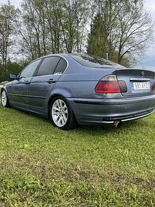 BMW 320i (5 foto / 7)