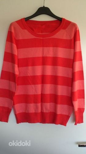 Полосатый красный свитер (фото #1)