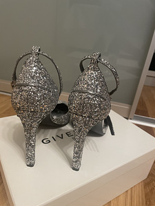 Givenchy stiilsed kingad (3 foto / 3)
