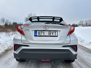 Toyota C-HR 1.2 bensiin automat 2017a. (6 foto / 8)