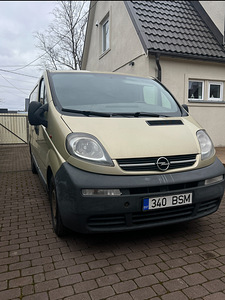 Opel Vivaro 1.9 74kw 2004 (2 foto / 9)