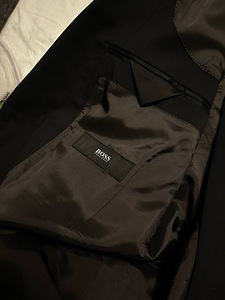 HUGO BOSS suit (coat + trousers) (2 foto / 2)