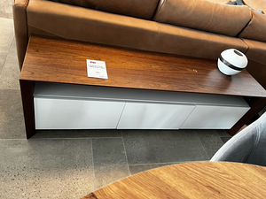 Casa 03 TV stand wallnut / h.gloss white (1 foto / 2)