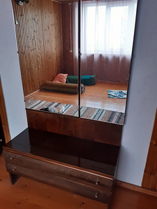 Зеркальный шкаф с двумя ящиками