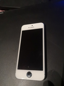 iPhone 5S 16 ГБ (2 фото из 4)