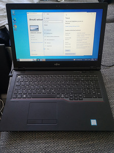 Fujitsu Lifebook E558 i3-7130U,8GB DDR4, 256GB SSD,4G LTE (1 foto / 9)