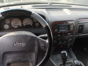 Jeep Grand Cherokee (8 фото из 9)