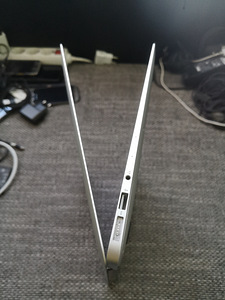 Apple Macbook Air 2017 i5, 8GB/128GB SSD (4 foto / 10)
