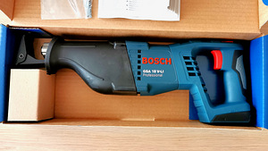 UUS AKUUNIVERSAALSAAG, BOSCH GSA 18 V-LI AKU JA LAADIJATA (4 foto / 4)