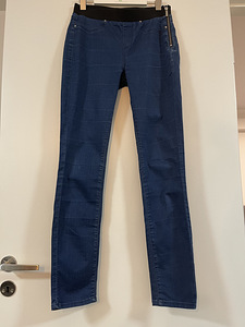 Teksad Karen Millen (1 foto / 2)