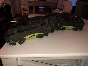 Jalgpalliputsad Nike T90 Laser II, suurus 42 (2 foto / 2)