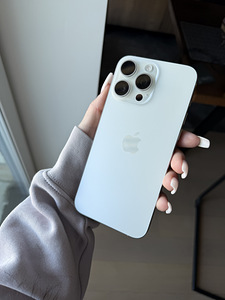 iPhone 15 Pro Max - 256gb - White (1 foto / 4)