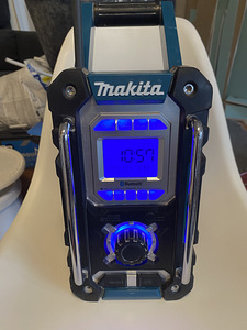 Makita raadio DMR108N. Vähe kasutatud (2 foto / 9)