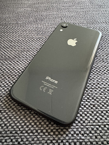 iPhone XR (2 фото из 7)